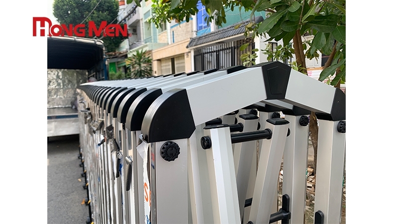 Cổng xếp tự động có tốn điện không? Cách tối ưu chi phí vận hành