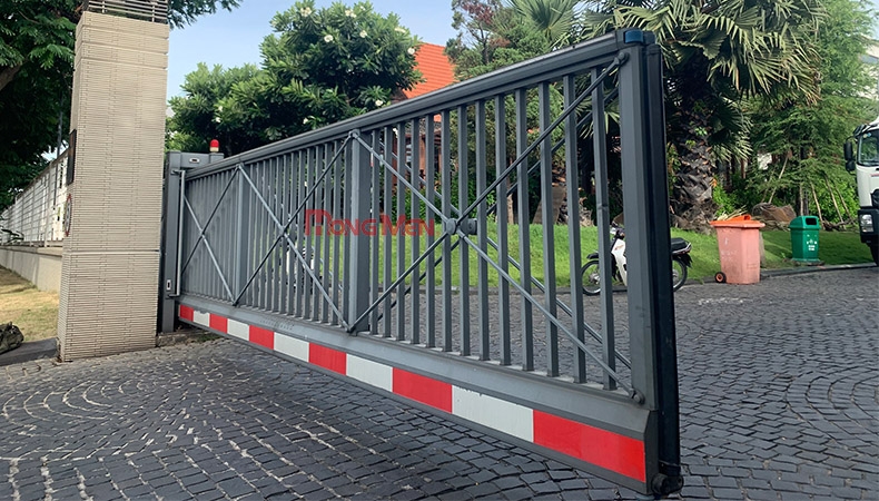 Làm sao để phân biệt cổng treo và cổng trượt tự động?