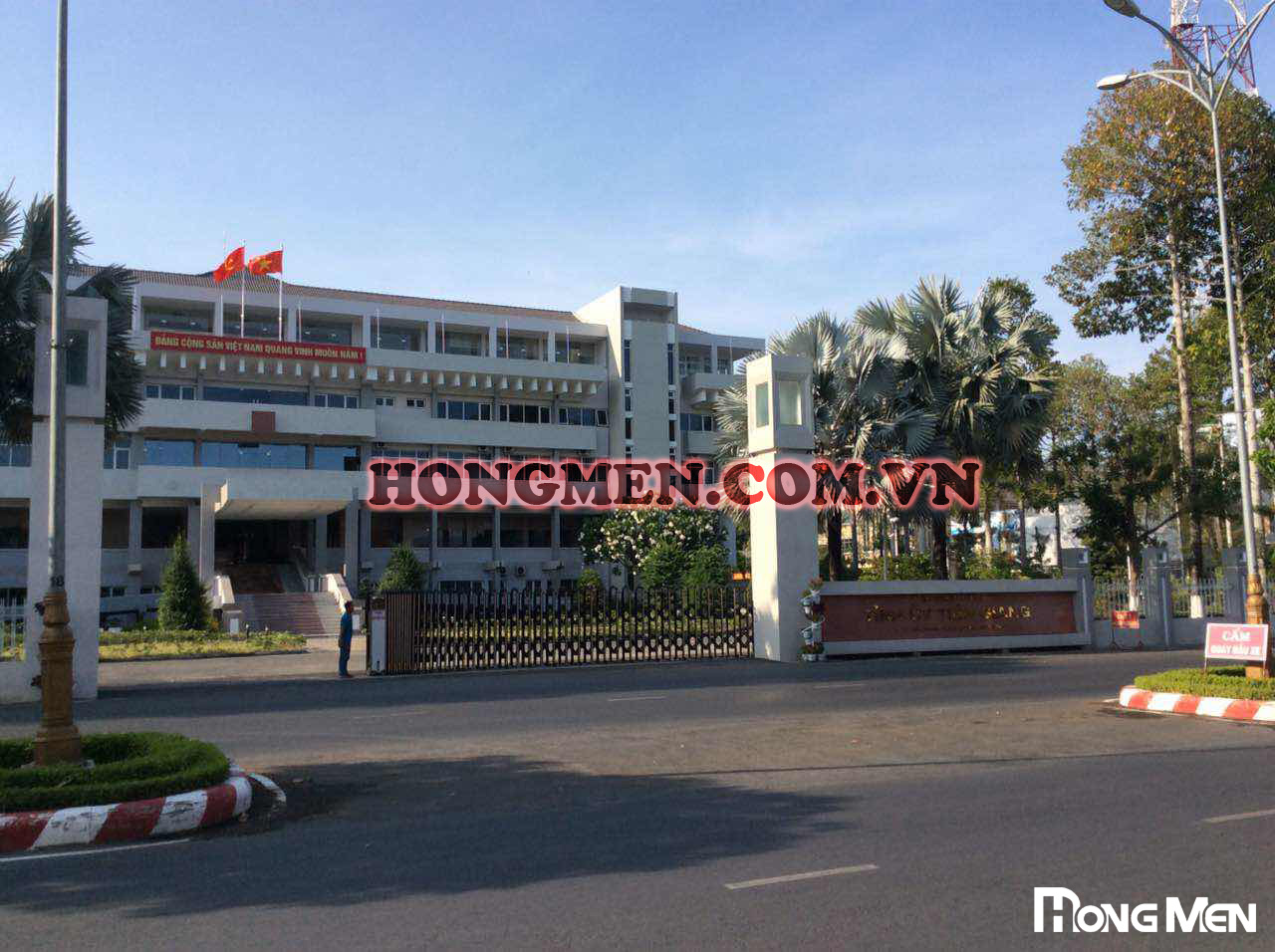 Lắp Đặt Cổng Xếp Hợp Kim Nhôm Tại Tỉnh Ủy Tiền Giang