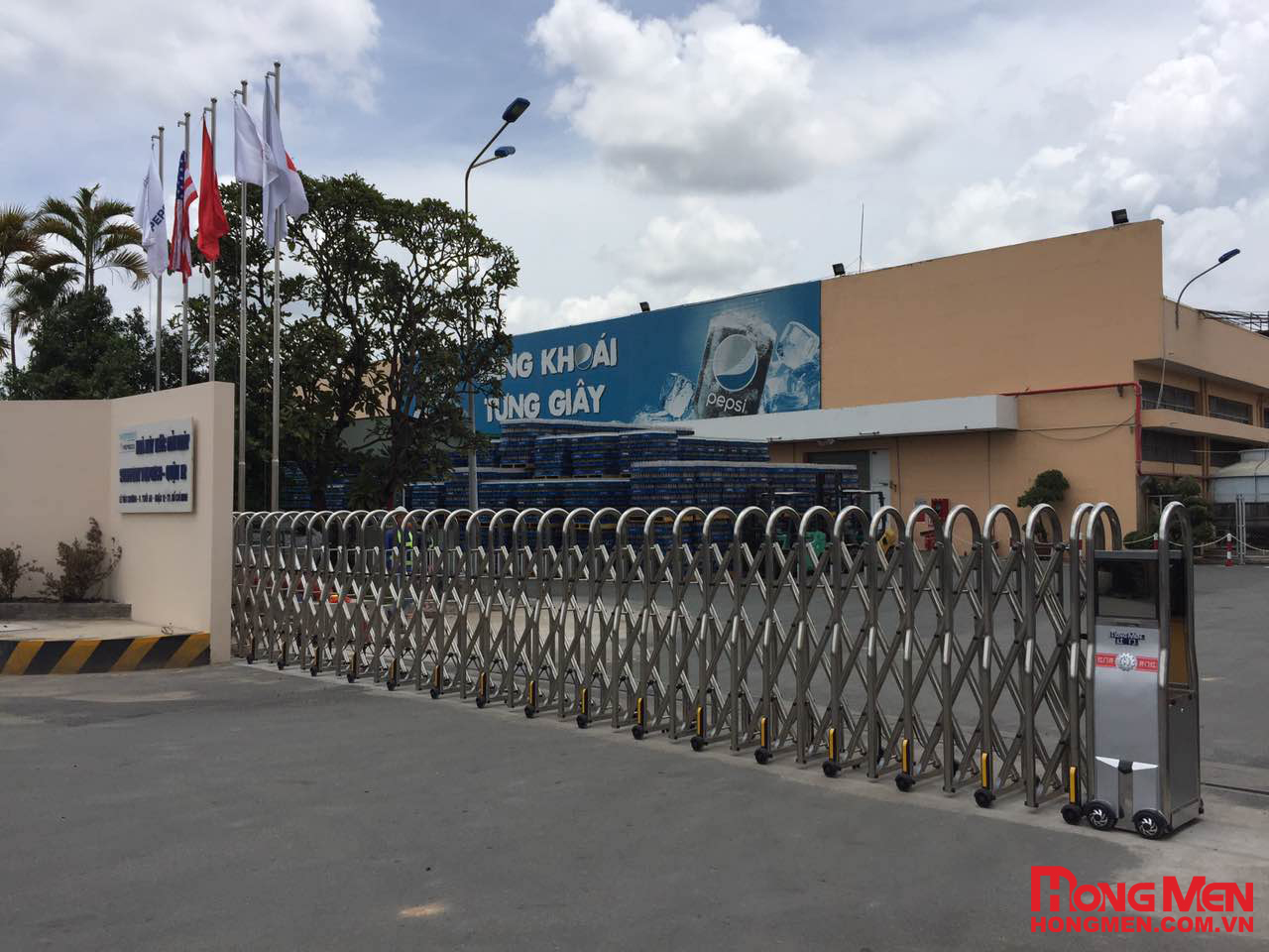 Lắp đặt cổng xếp inox Hồng Môn tại Pepsico Việt Nam