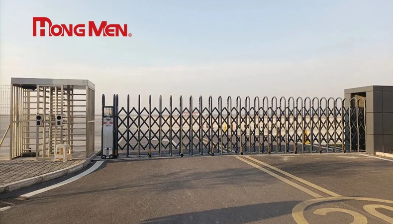 Nên chọn cổng xếp tự động dạng bánh xe hay ray dẫn hướng?