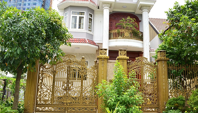 Nhà đẹp và sang hơn nhờ cổng nhôm đúc HongMen